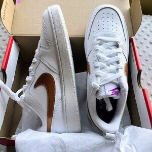 NEW Nike Youth Court Borough Low 2 Se (Big Kid)